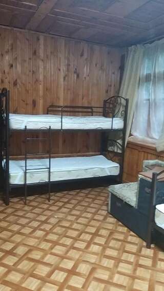Гостиница Гостевой Дом Петровка Кисловодск Четырехместный номер с собственной ванной комнатой-2